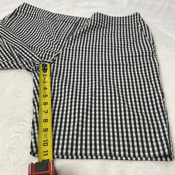 JONES NEW YORK STRETCH WOMENS SIZE 16 Black and White Checkered Shorts - Picture 2 of 6